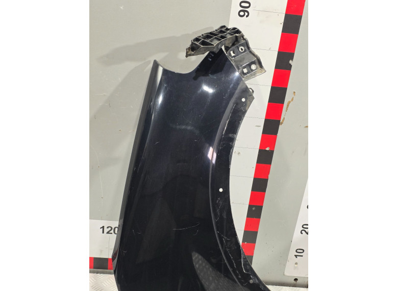 Крыло переднее правое к Suzuki SX4, 2008г.