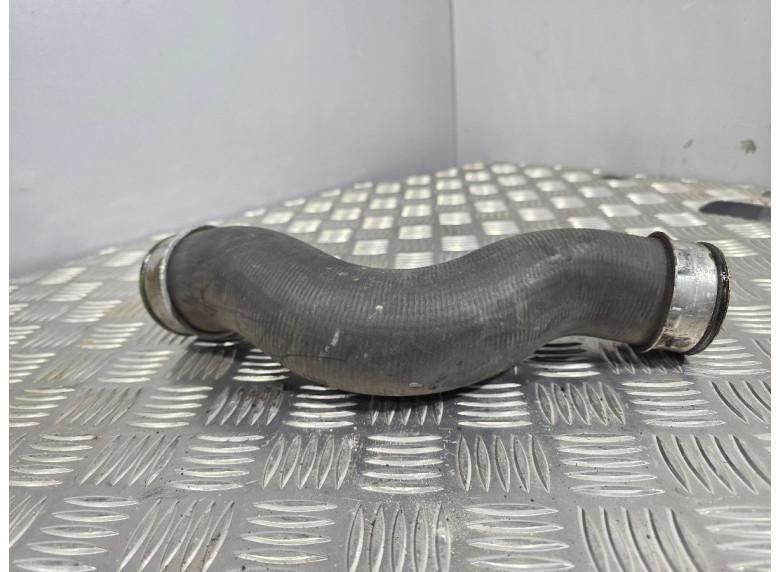 Патрубок интеркулера к Volkswagen Passat, 2010г.