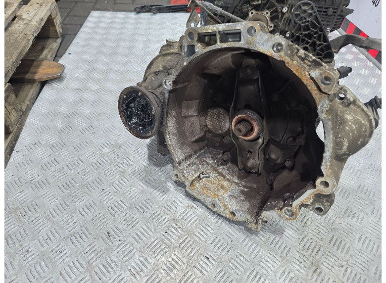 КПП механическая (МКПП) к Volkswagen Passat, 2010г.