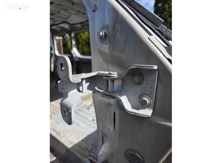 Петля двери передней правой к Opel Vivaro 2004 г.