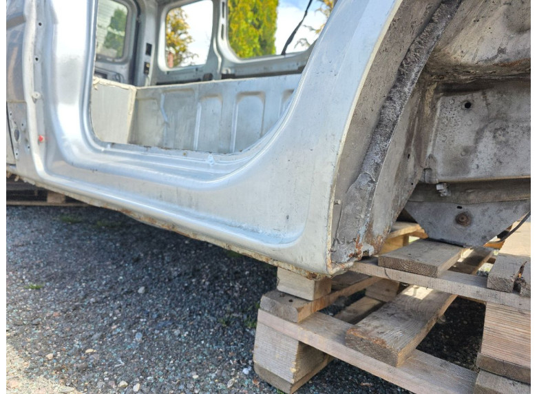 Порог правый к Opel Vivaro, 2004г.