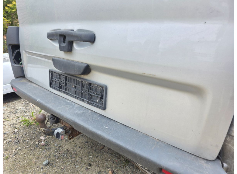 Крышка багажника (дверь 3-5) к Opel Vivaro, 2004г.