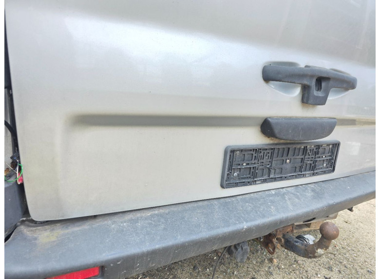 Крышка багажника (дверь 3-5) к Opel Vivaro, 2004г.