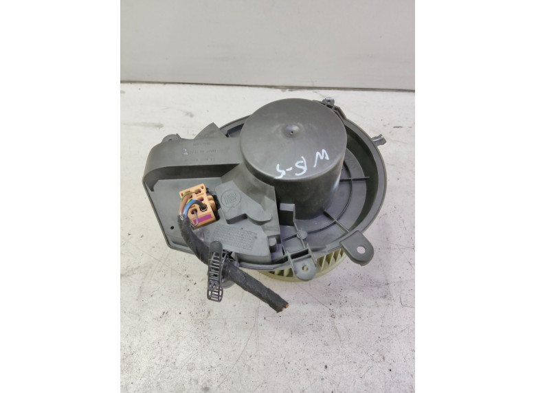 Моторчик печки к Volkswagen Passat, 2001г.