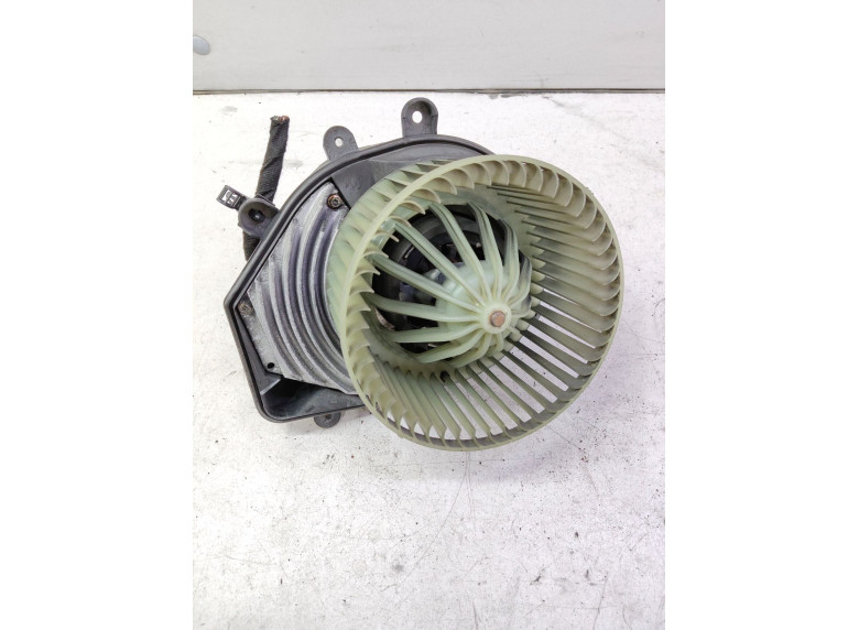 Моторчик печки к Volkswagen Passat, 2001г.