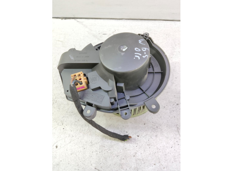 Моторчик печки к Volkswagen Passat, 2001г.