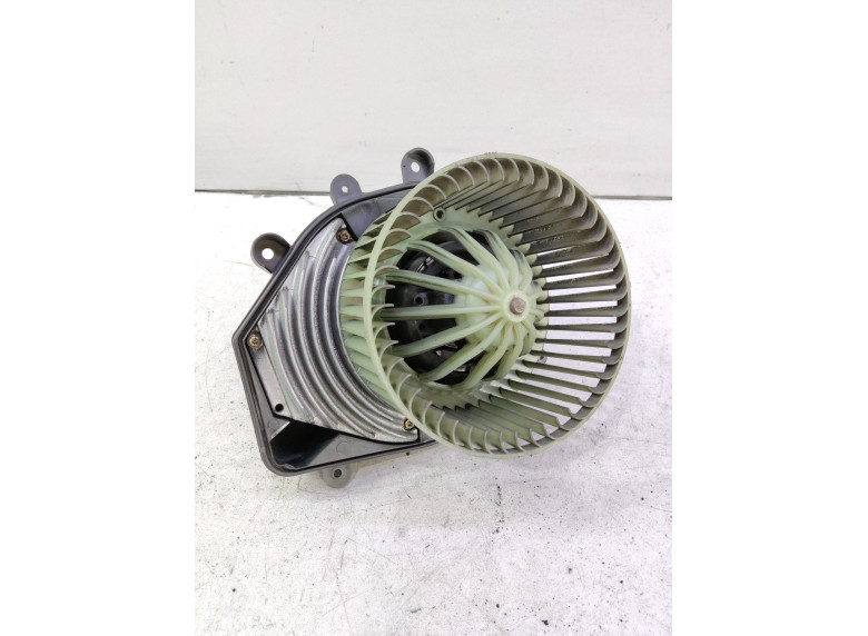 Моторчик печки к Volkswagen Passat, 2001г.