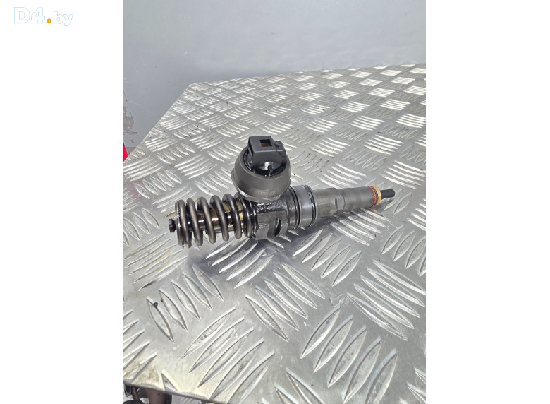 Форсунка к Volkswagen Golf 2005 г.