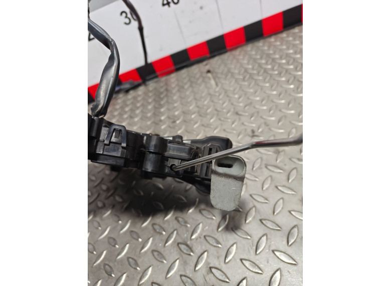 Замок двери сдвижной к Volkswagen Transporter, 2010г.