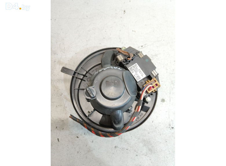 Моторчик печки к Volkswagen Touran 2008 г.