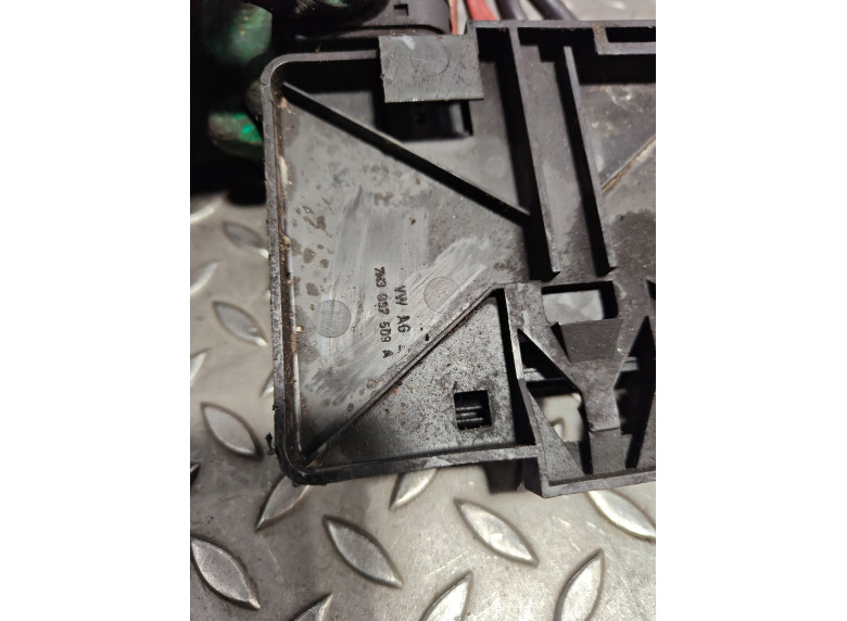 Блок предохранителей к Seat Alhambra, 2002г.