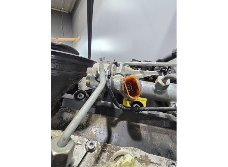 Датчик давления топлива к Audi A6, 2009г.