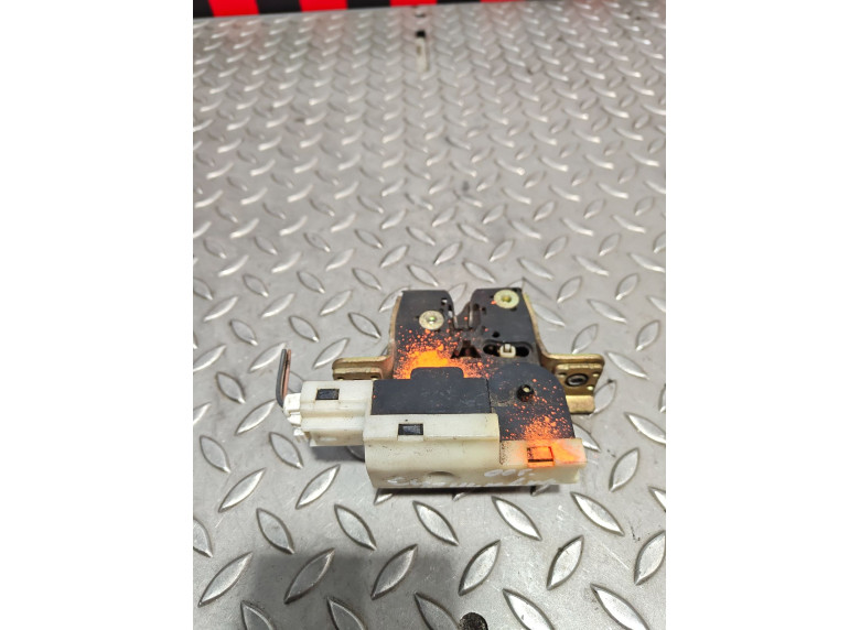 Замок багажника к Renault Scenic RX4, 2001г.