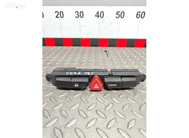 Кнопка аварийной сигнализации к Kia Ceed 2008 г.