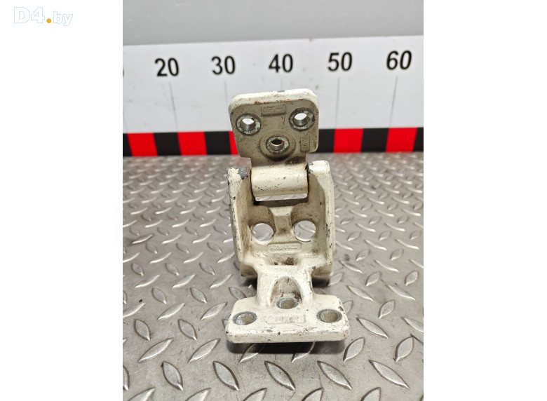 Петля двери задней правой к Mercedes Sprinter 2008 г.