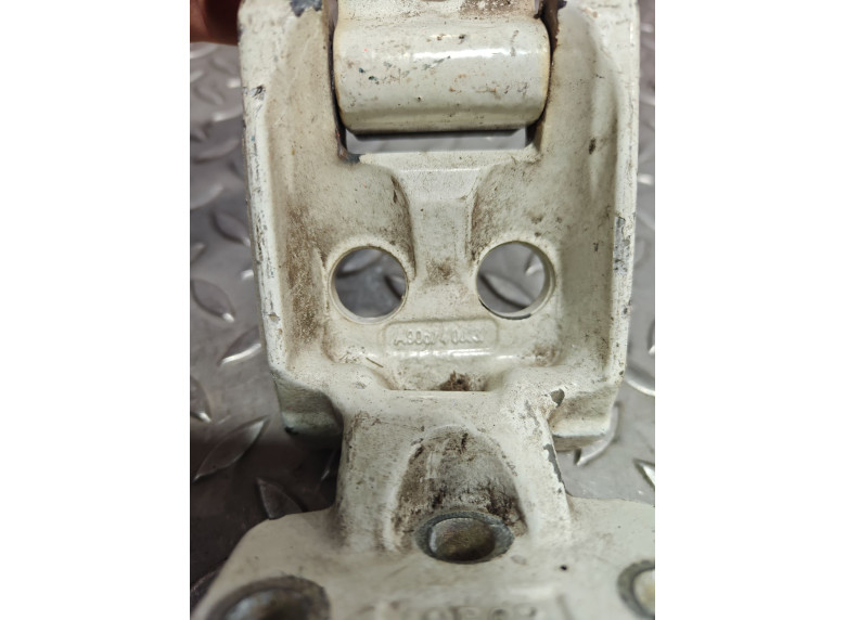 Петля двери задней правой к Mercedes Sprinter, 2008г.