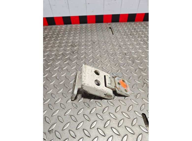 Петля двери задней правой к Mercedes Sprinter, 2008г.