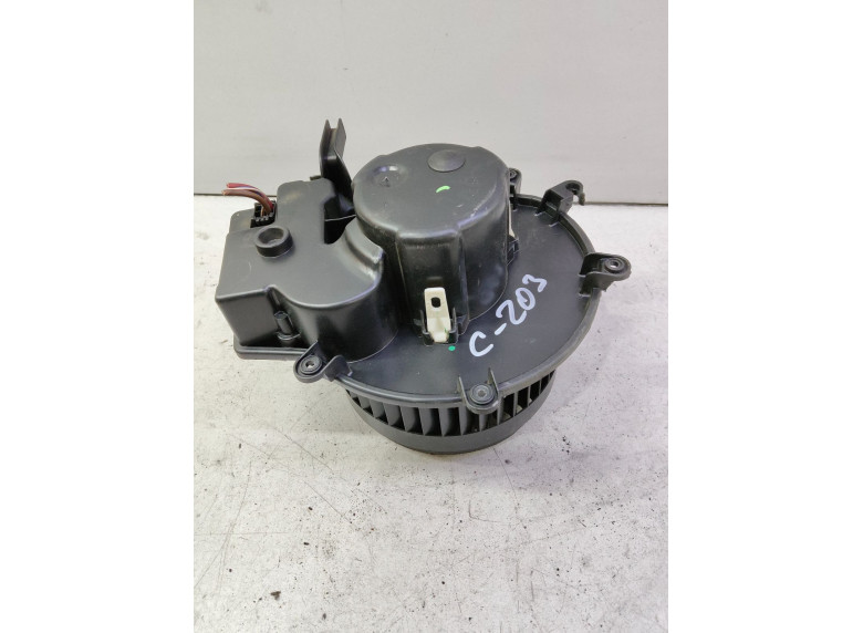 Моторчик печки к Mercedes C W203, 2004г.