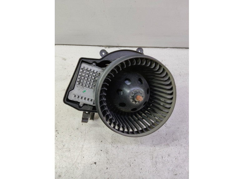 Моторчик печки к Mercedes C W203, 2004г.