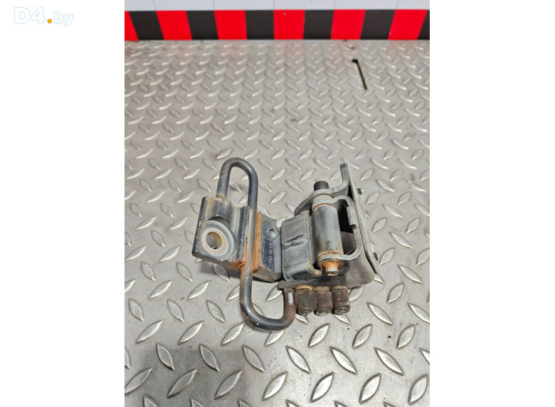 Петля двери передней левой к Audi A4 2005 г.