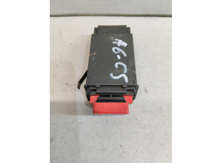 Кнопка аварийной сигнализации к Audi A6, 2001г.