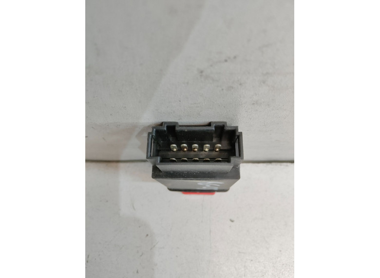 Кнопка аварийной сигнализации к Audi A6, 2001г.