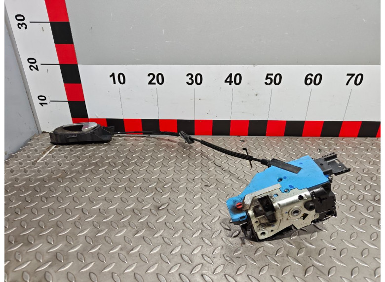 Замок двери задней левой к Peugeot 207, 2008г.