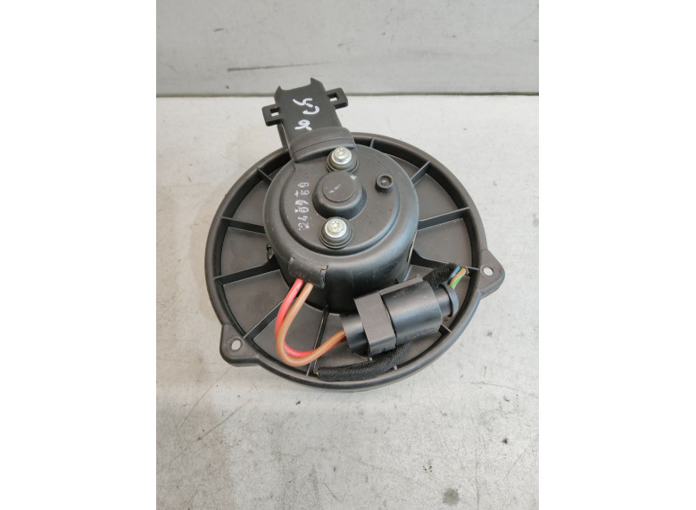 Моторчик печки к Audi A6, 2001г.