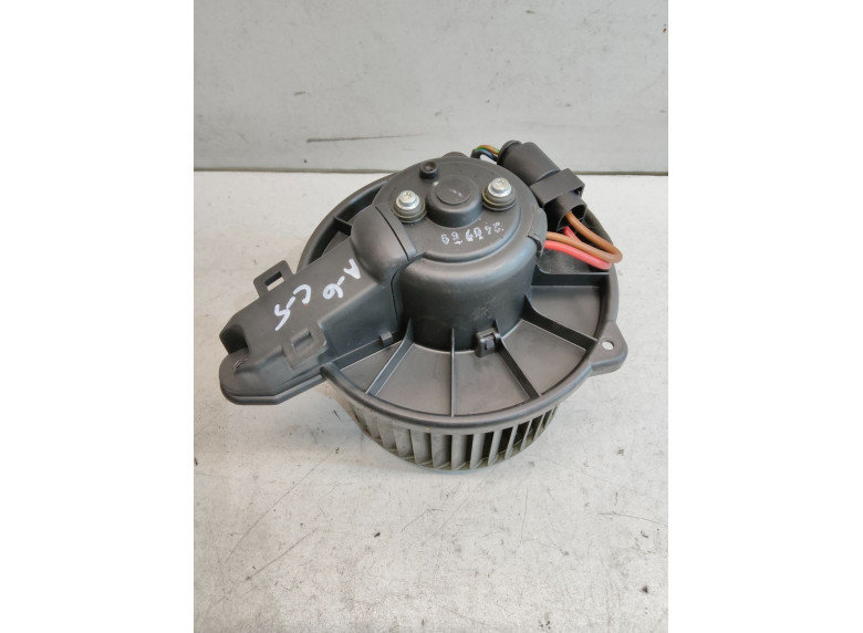 Моторчик печки к Audi A6, 2001г.