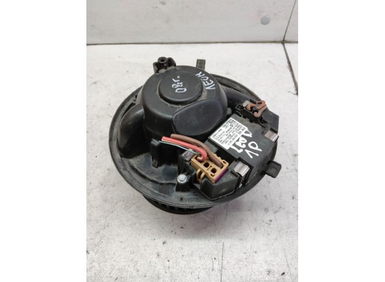 Моторчик печки к Seat Leon, 2011г.
