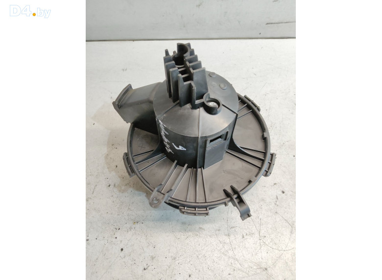 Моторчик печки к Opel Zafira 2009 г.