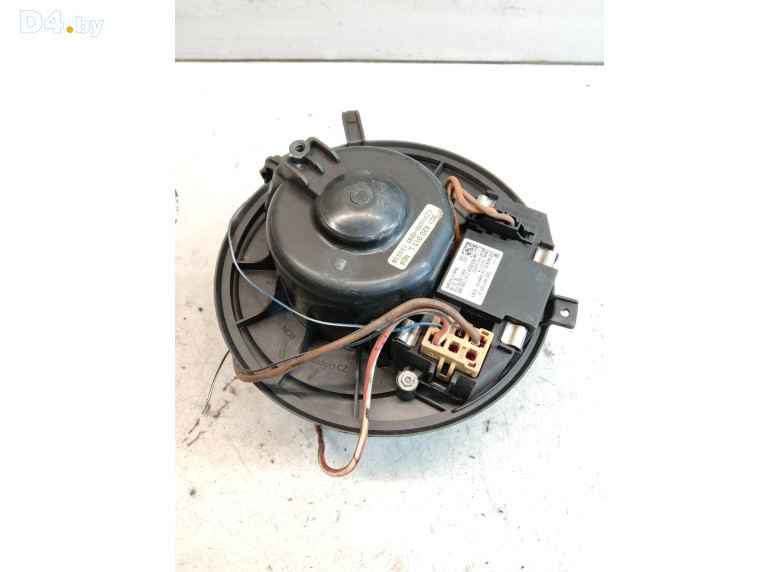 Моторчик печки к Volkswagen Golf 2006 г.
