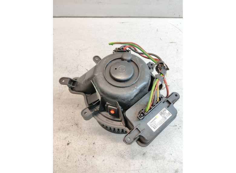 Моторчик печки к Peugeot 3008, 2010г.