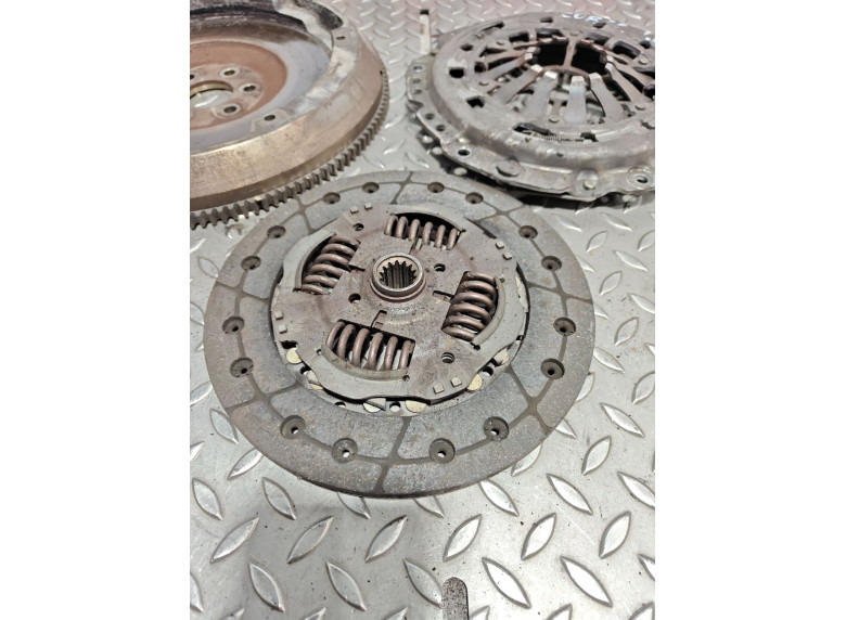 Комплект сцепления к Opel Corsa, 2003г.