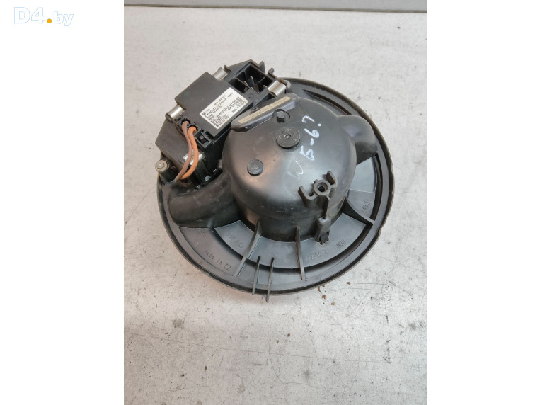 Моторчик печки к Volkswagen Passat 2006 г.