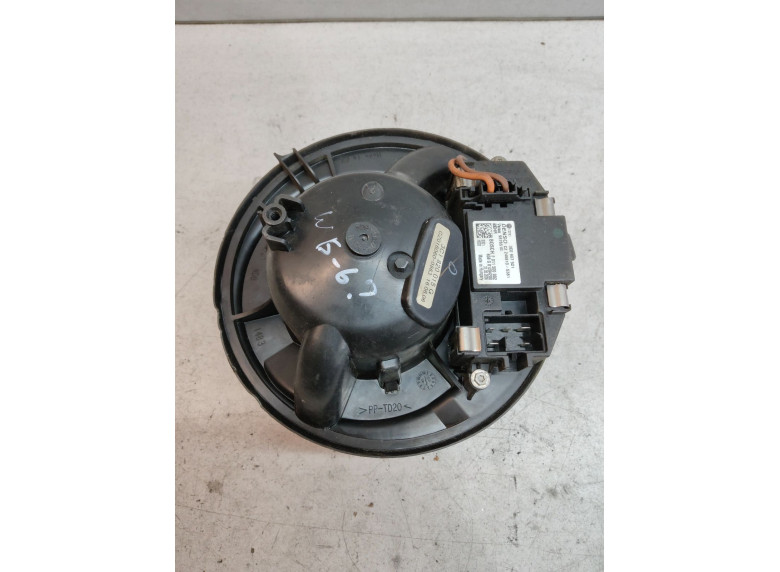 Моторчик печки к Volkswagen Passat, 2006г.