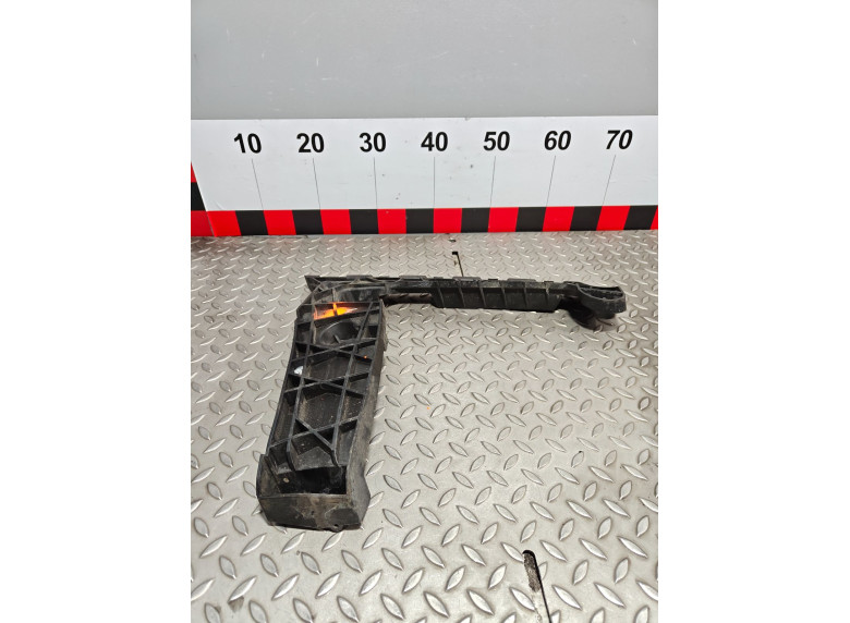 Кронштейн крепления бампера заднего к Audi A4, 2020г.