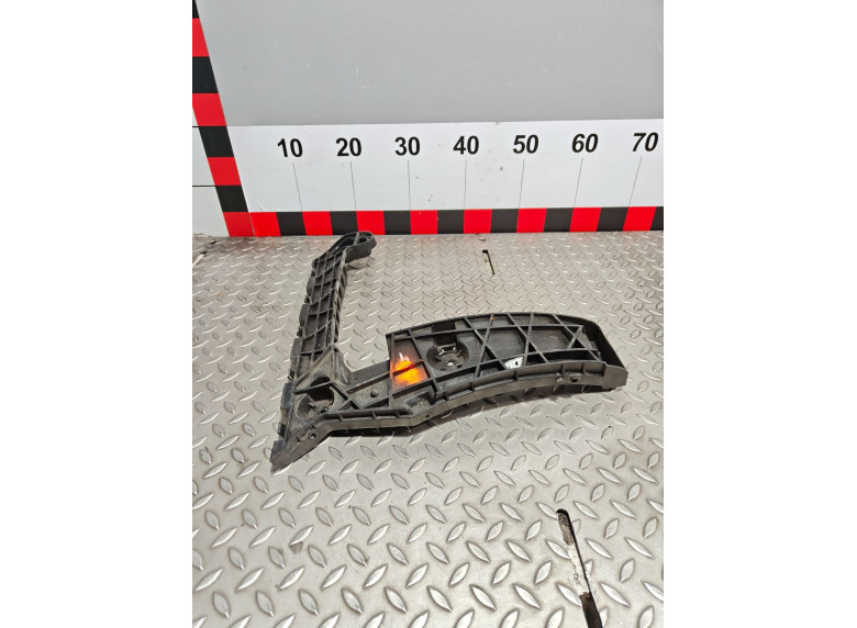 Кронштейн крепления бампера заднего к Audi A4, 2020г.