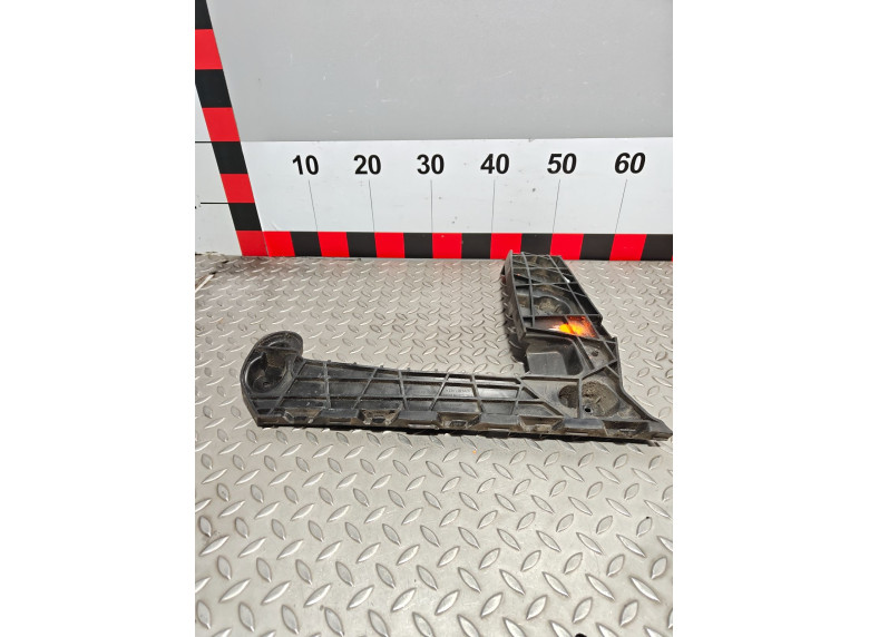 Кронштейн крепления бампера заднего к Audi A4, 2020г.