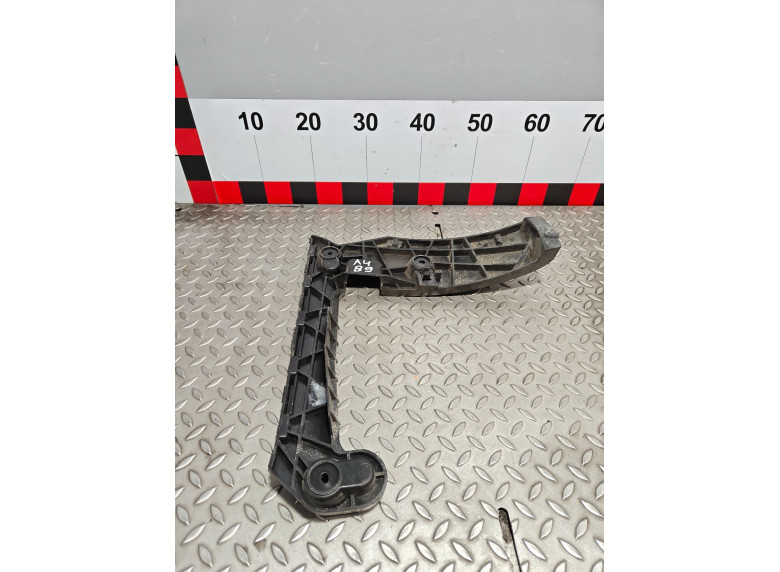 Кронштейн крепления бампера заднего к Audi A4, 2020г.