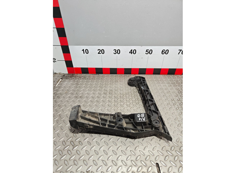 Кронштейн крепления бампера заднего к Audi A4, 2020г.