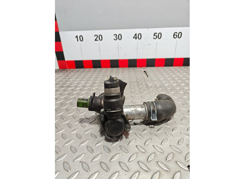 Фланец (тройник) системы охлаждения к Volkswagen Passat, 2003г.