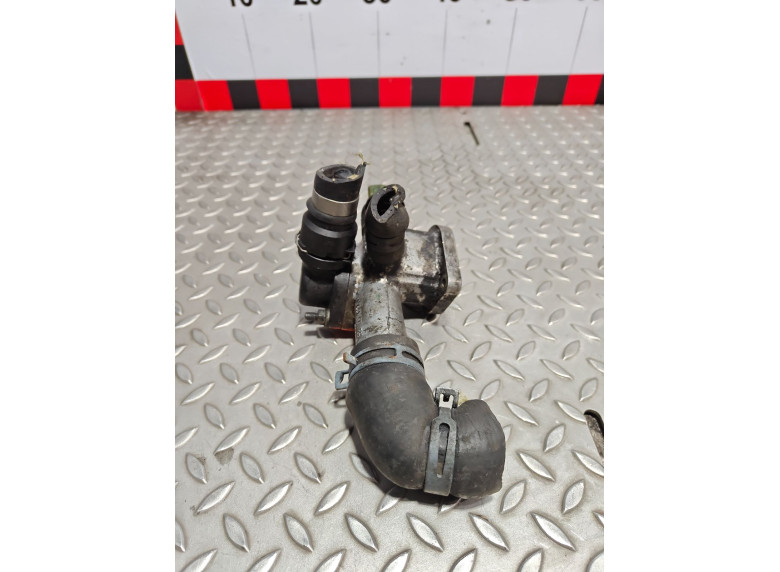 Фланец (тройник) системы охлаждения к Volkswagen Passat, 2003г.