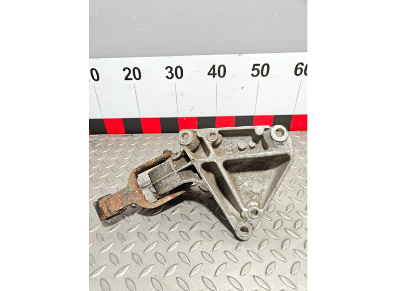 Кронштейн полуоси к Fiat Scudo, 2000г.