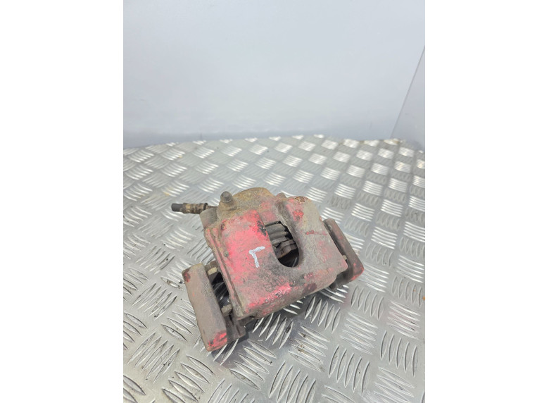 Суппорт передний левый к BMW 3 E46, 2001г.