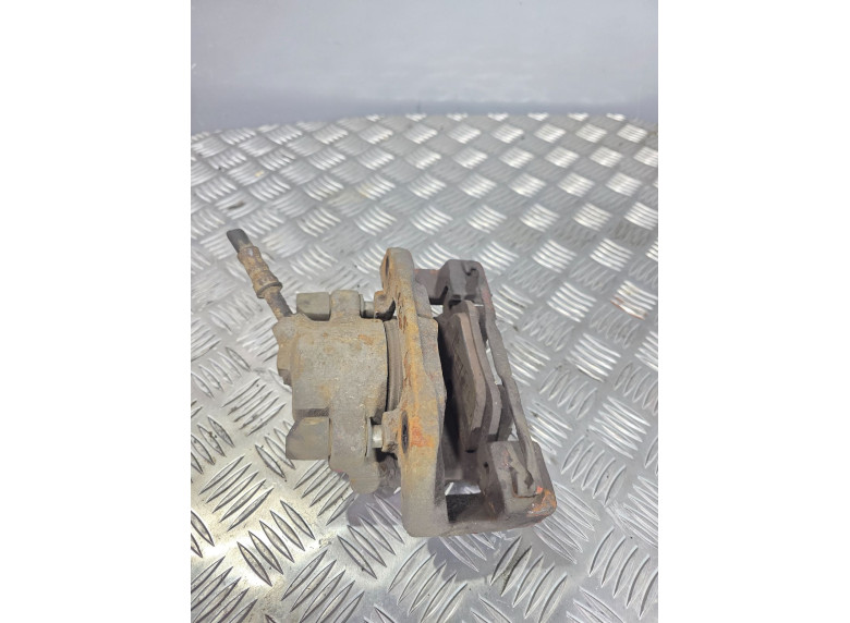 Суппорт передний левый к BMW 3 E46, 2001г.