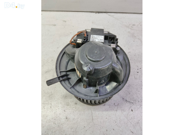 Моторчик печки к Volkswagen Golf 2008 г.