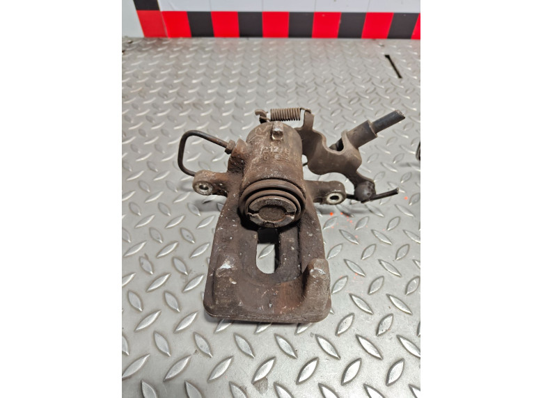 Суппорт задний левый к Peugeot Partner, 2010г.