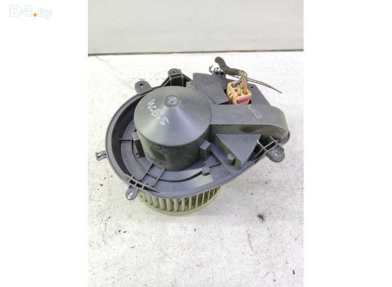 Моторчик печки к Volkswagen Passat 2000 г.