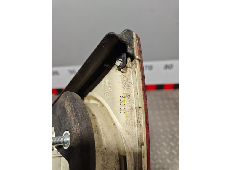 Фонарь крышки багажника левый к Volkswagen Jetta, 2006г.